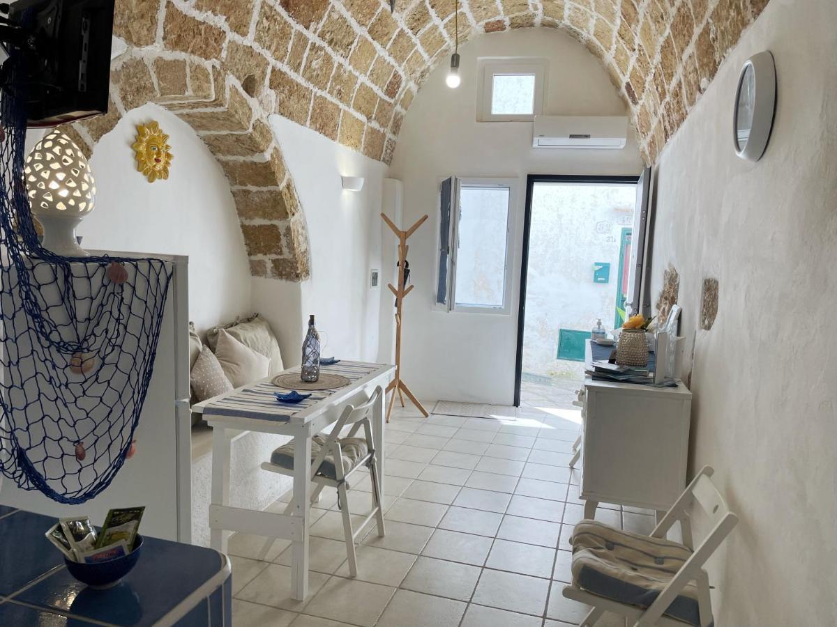 Mediterraneo House- Casa Nel Centro Storico Matino Esterno foto